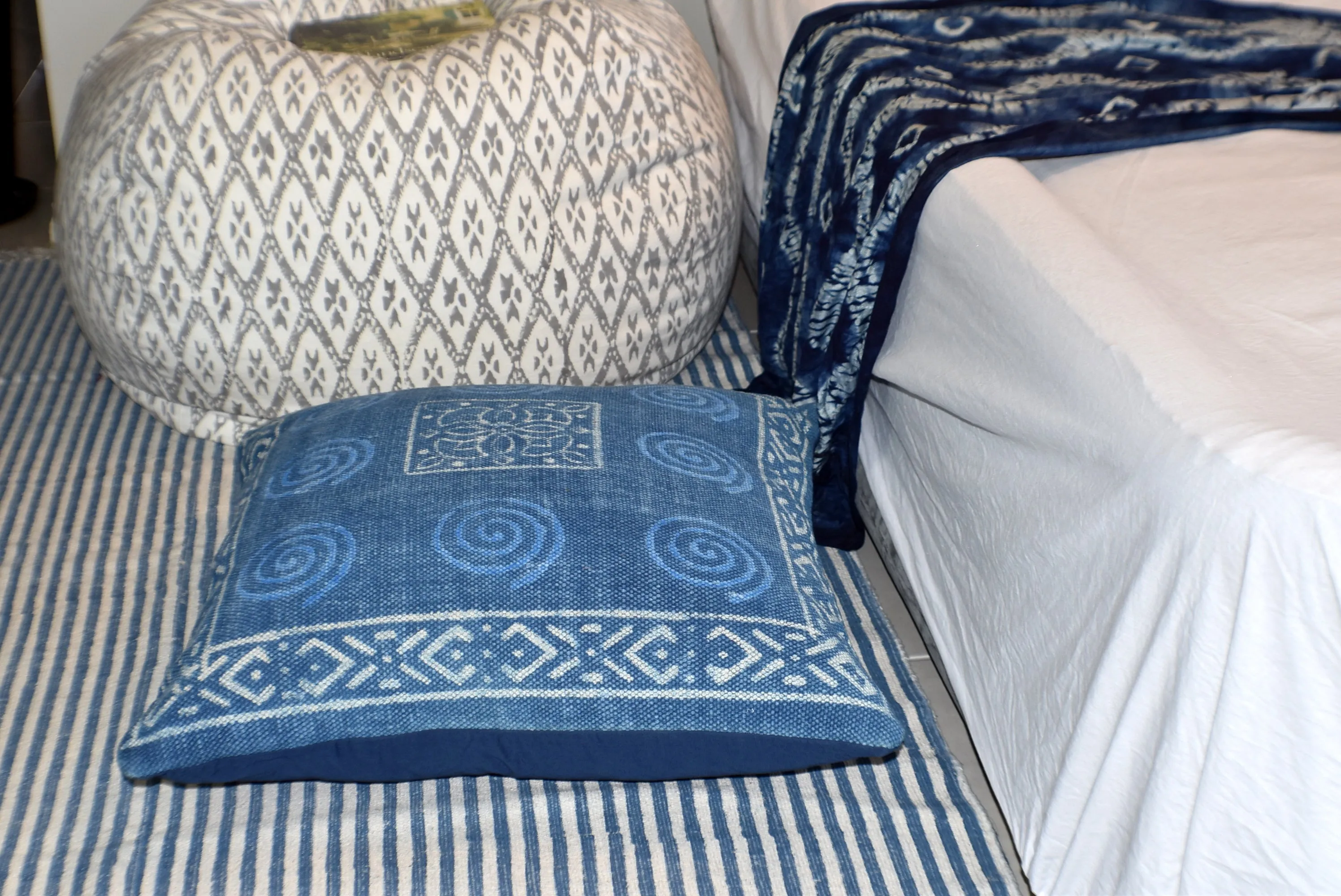 Block Print Heavy Cotton Dari Cushion Cover 65x65cm- IB65-4